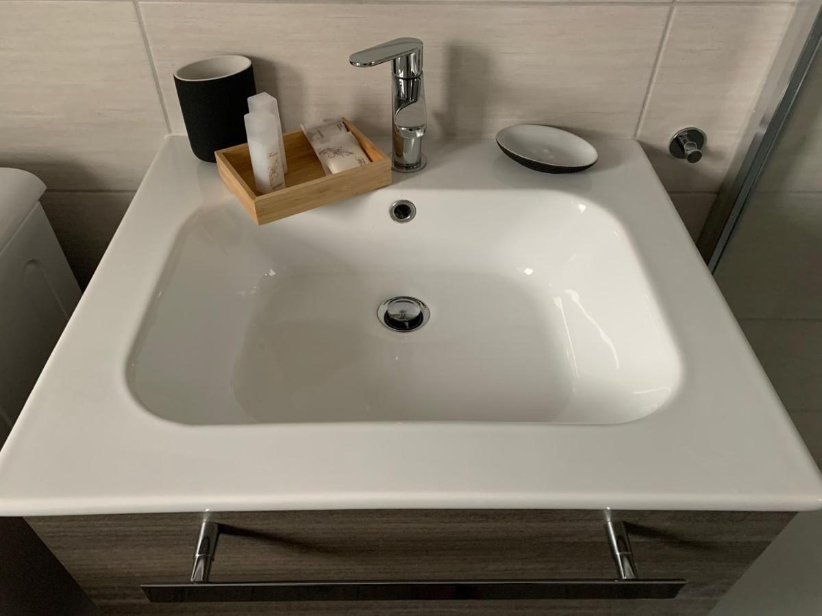 Appartamento Miranda, Modern Duplex, Garden, Swimming Pool, Parking Losone Esterno foto